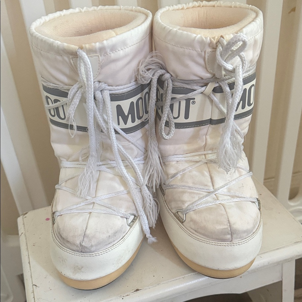 Moon boots kids size 10/12.5